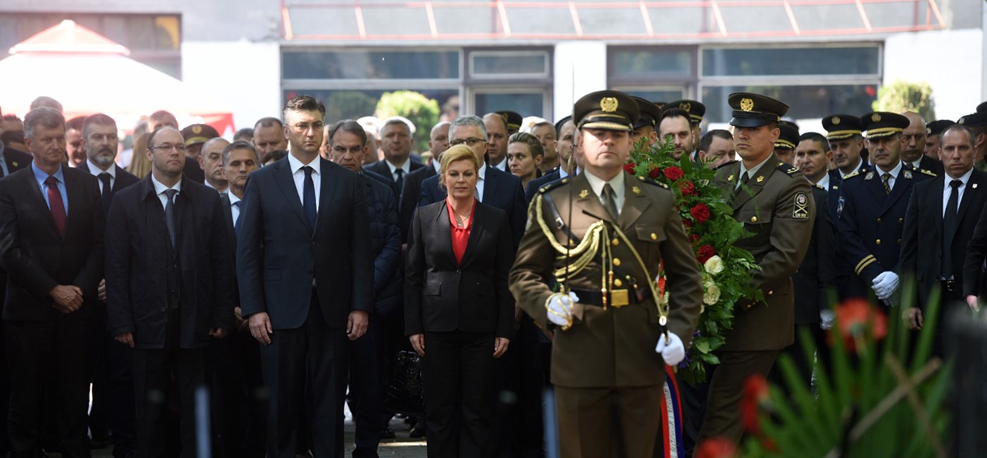 Predsjednik Vlade Plenković u Okučanima: Žrtva hrvatskih branitelja u temeljima je moderne, slobodne i demokratske RH